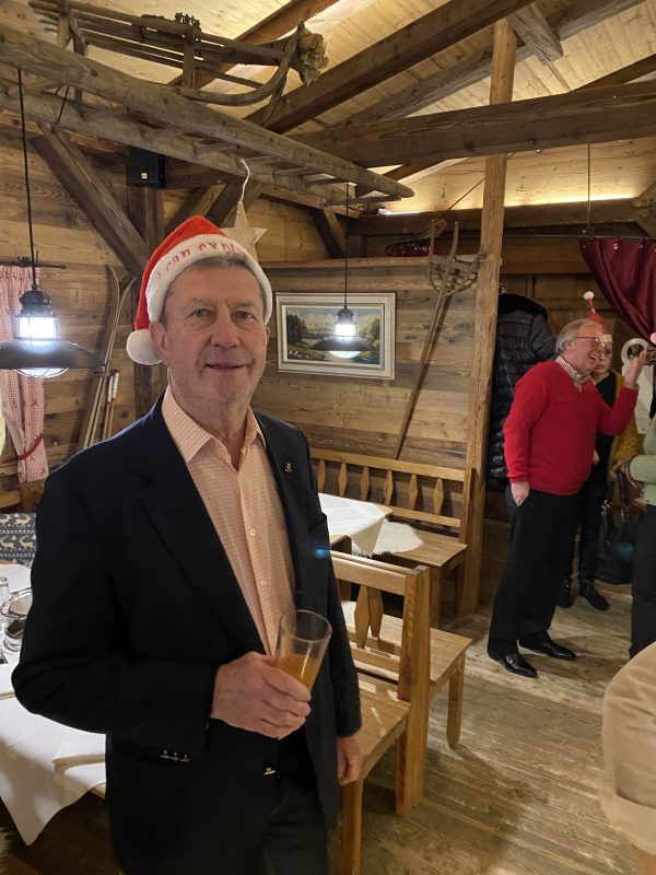 Weihnachtsfrauen und -männer