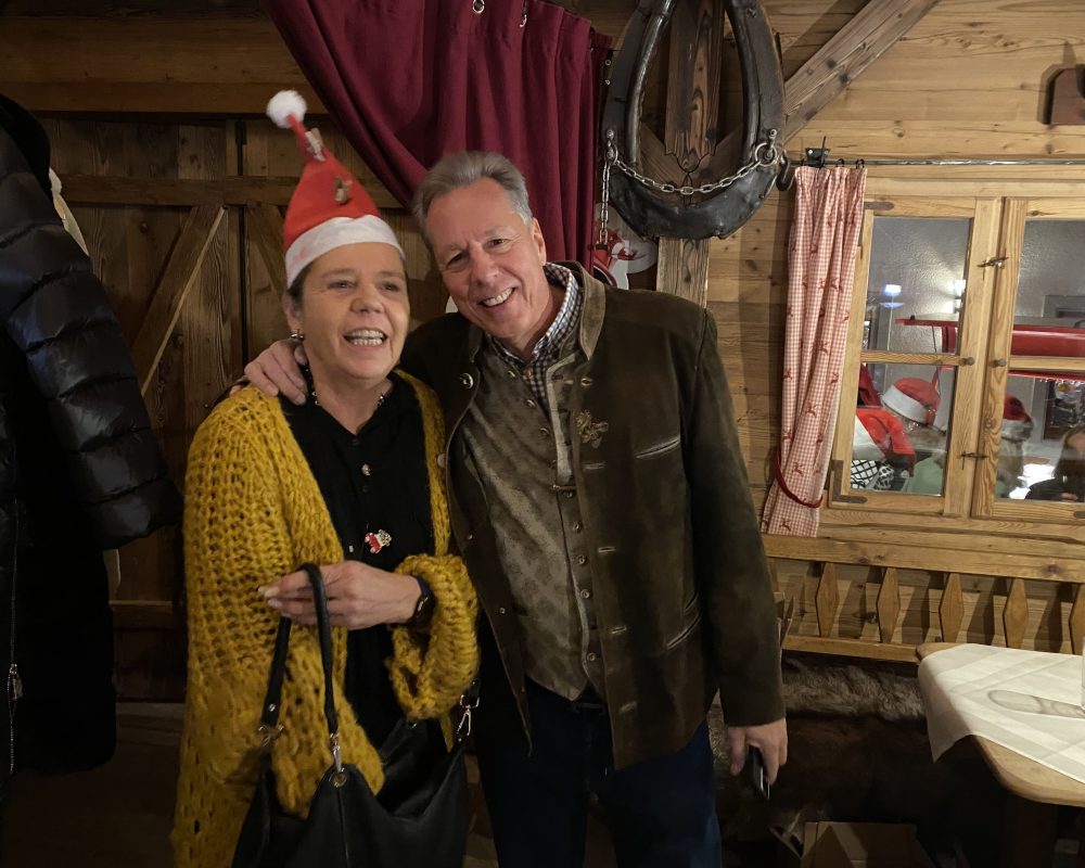 Weihnachtsfrauen und -männer