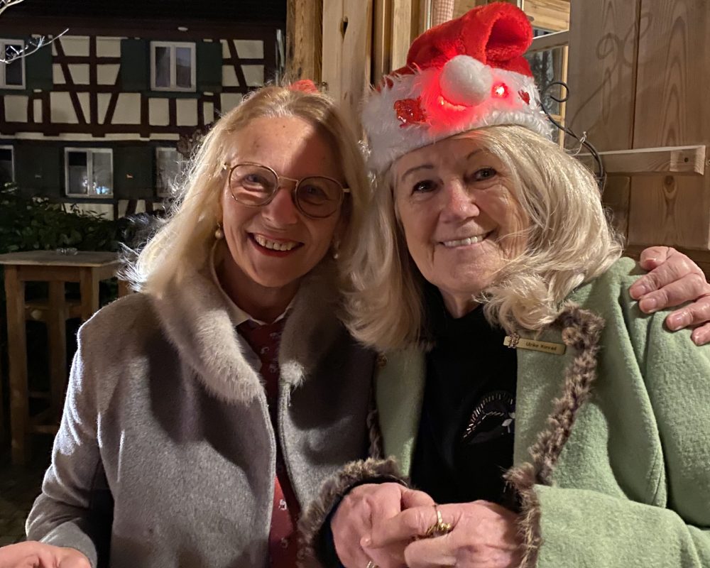 Weihnachtsfrauen und -männer