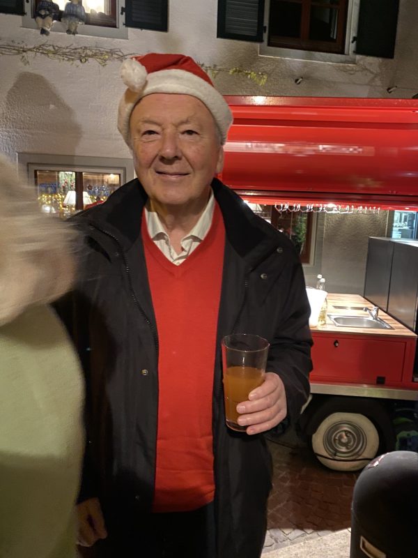 Weihnachtsfrauen und -männer