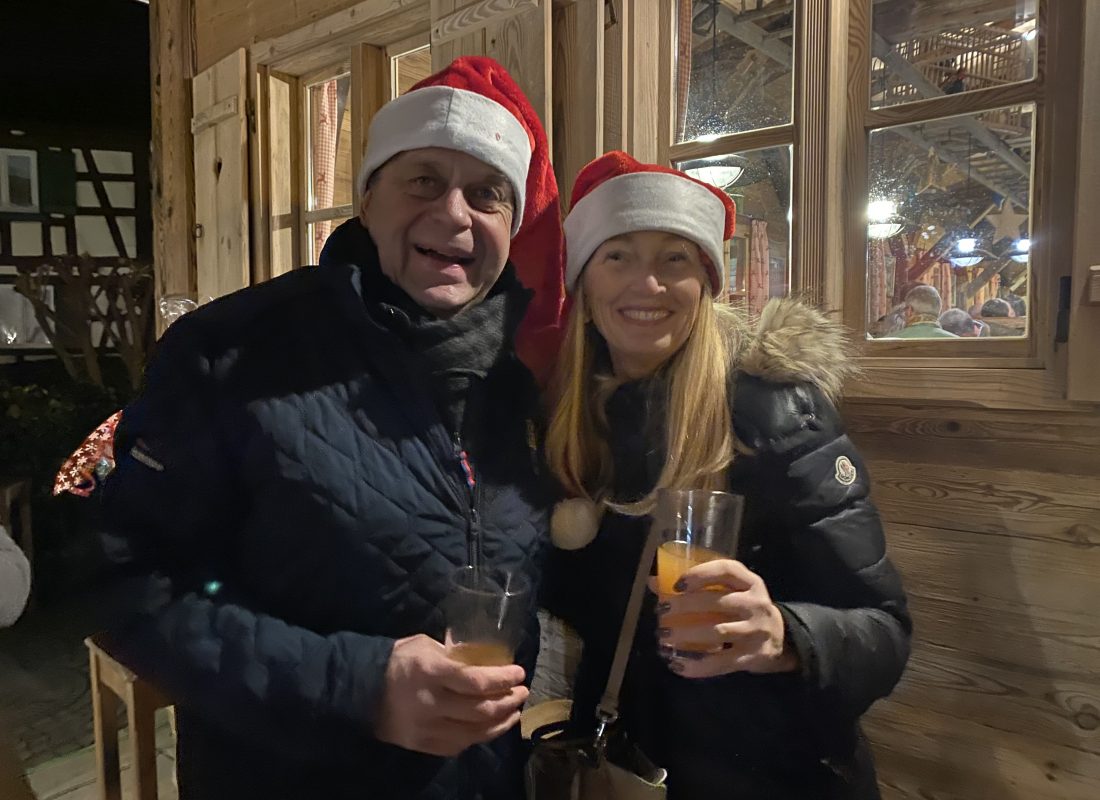 Weihnachtsfrauen und -männer