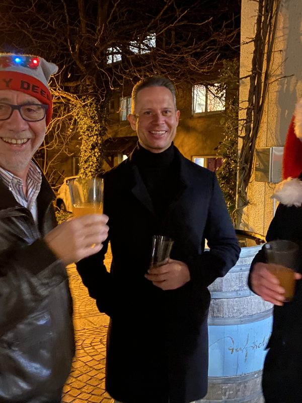 Weihnachtsfrauen und -männer