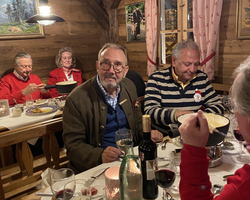 Weihnachtsfrauen und -männer