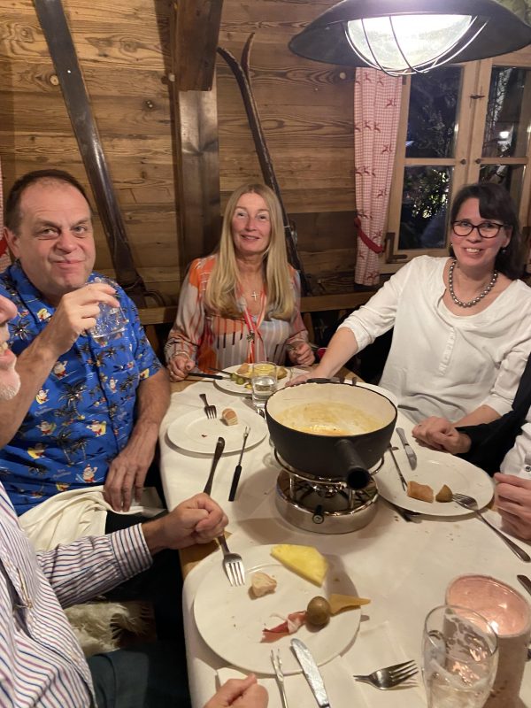 Weihnachtsfrauen und -männer